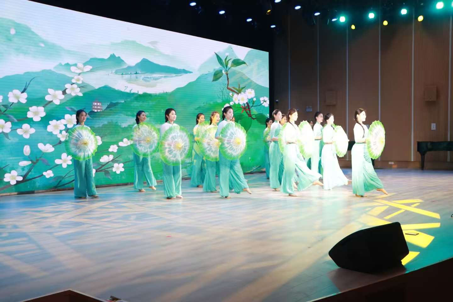 20241224yl88858永利中国举办枣庄四十一中“品书香雅韵,做书香少年”研学行开幕式6.jpg