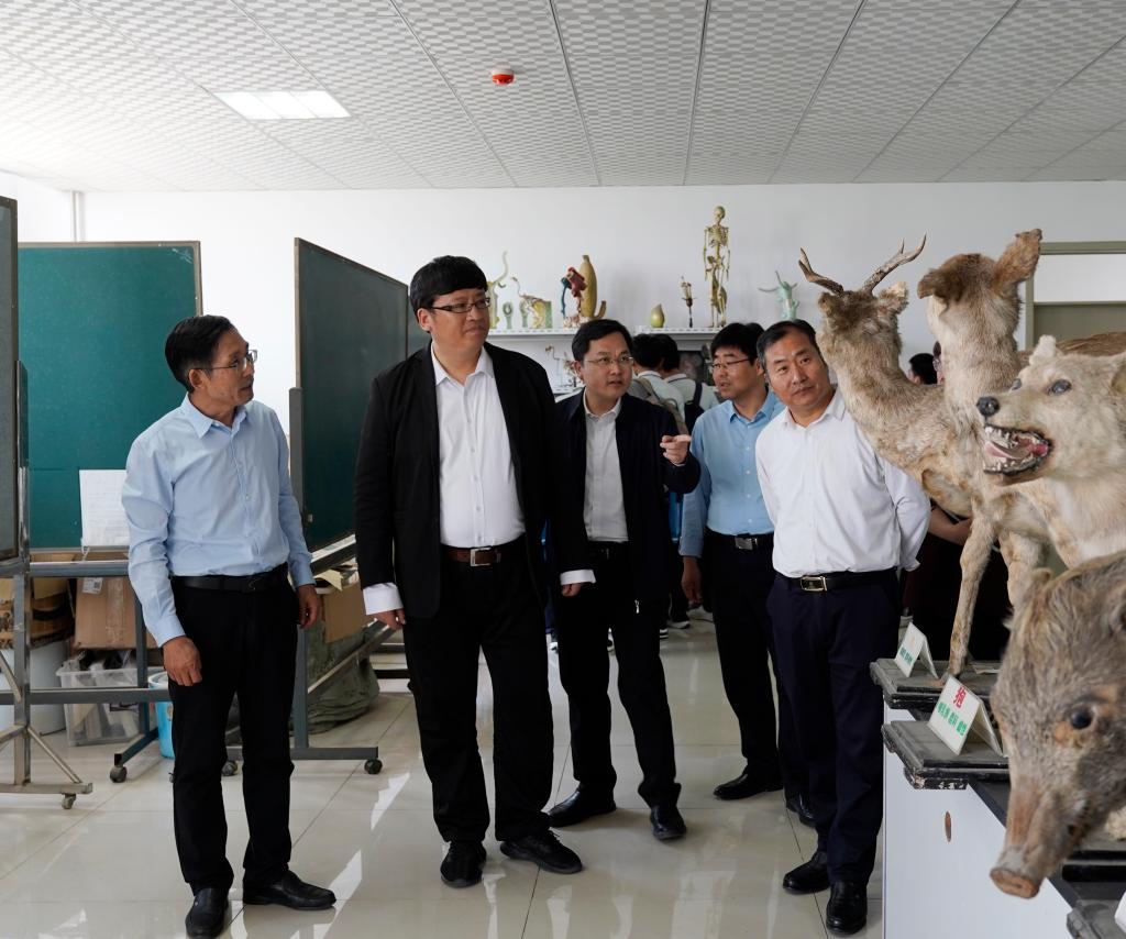 20250428丛海林调研生命科学学院6.jpg